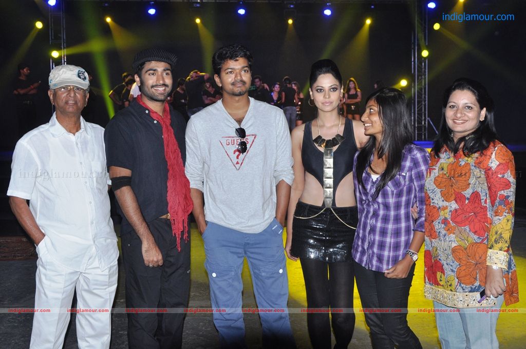 Vijay Visits Sattam Oru Iruttarai Shooting Spot Event hd photo
