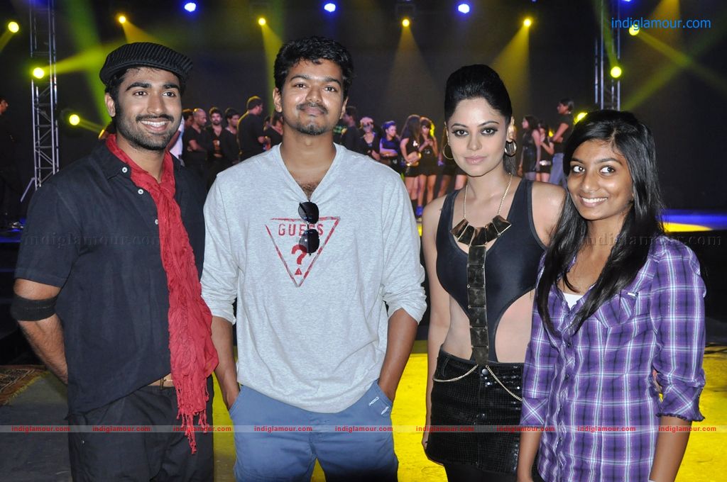 Vijay Visits Sattam Oru Iruttarai Shooting Spot Event hd photo
