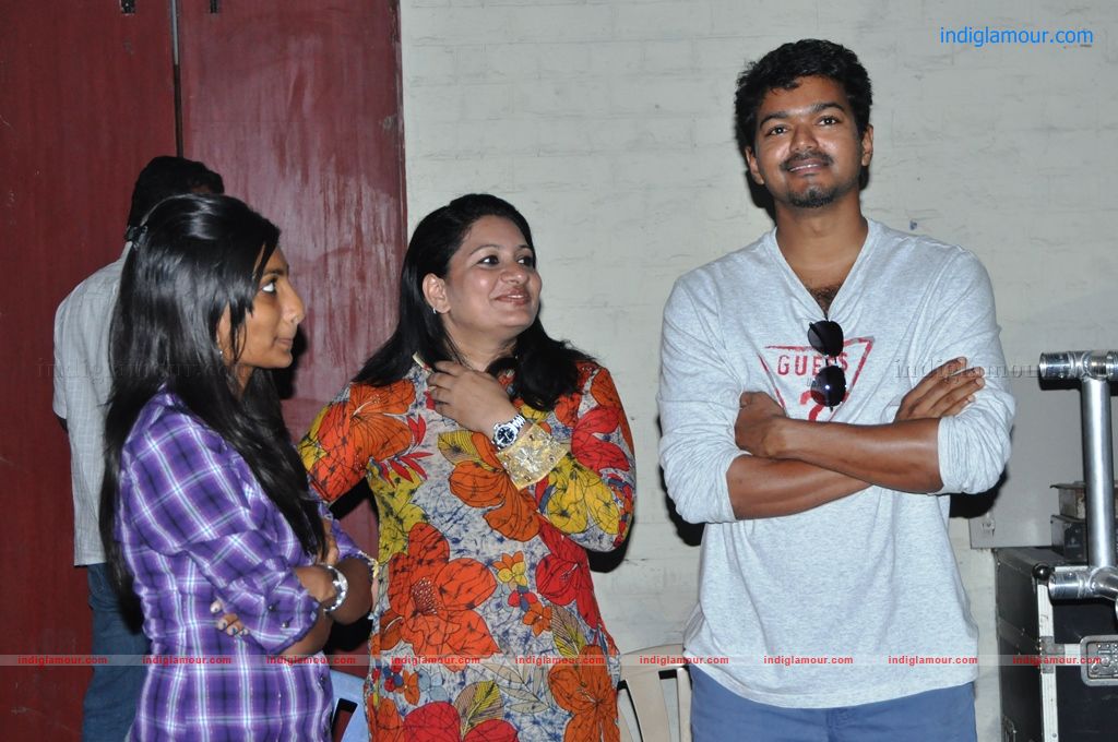 Vijay Visits Sattam Oru Iruttarai Shooting Spot Event hd photo