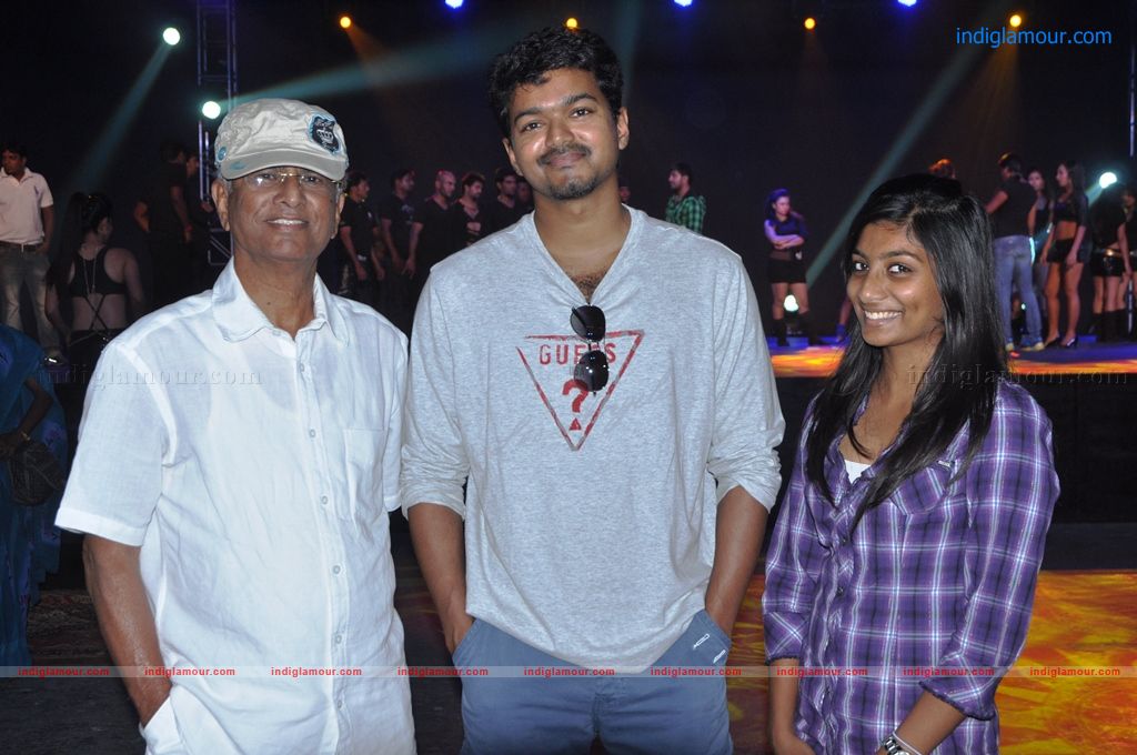 Vijay Visits Sattam Oru Iruttarai Shooting Spot Event hd photo