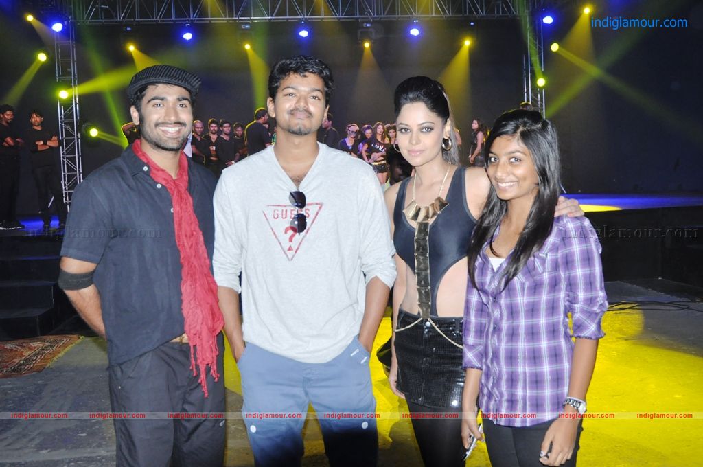 Vijay Visits Sattam Oru Iruttarai Shooting Spot Event hd photo
