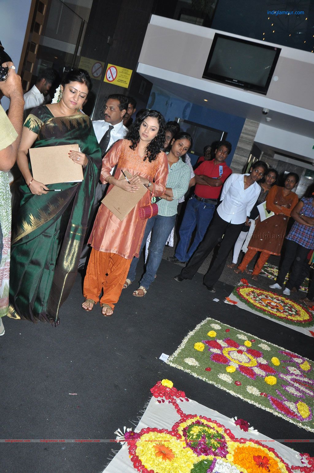 Parvathy and Rupa Manjari at Pookalam Contest Event hd photo