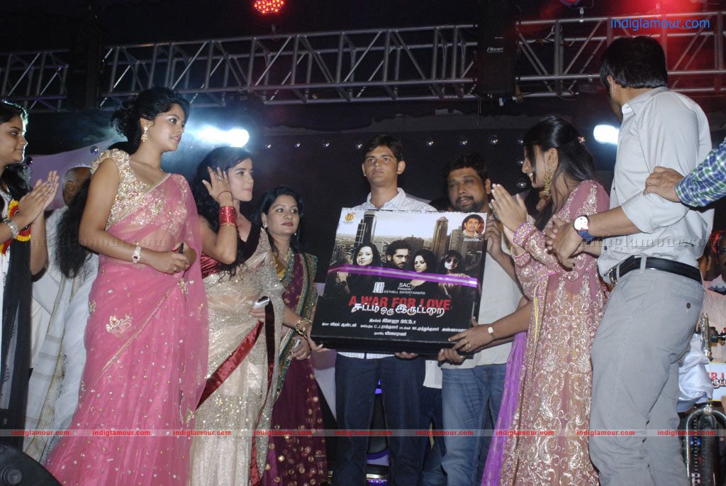 Sattam Oru Iruttarai Audio Launch Stills Event hd photo