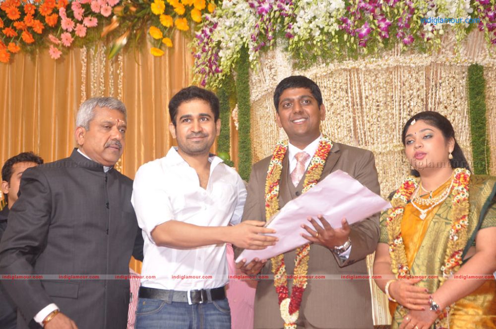 Four Frames Kalyanam son Satheesh Anjali Wedding Reception Stills Event hd photo