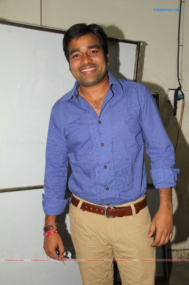Kadhalil Sodhapuvadu Yeppadi Audio Launch Stills Event hd photo