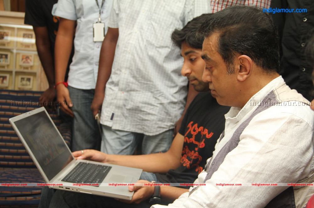 Naduvula Konjam Pakkatha Kaanom Audio Launch Event hd photo