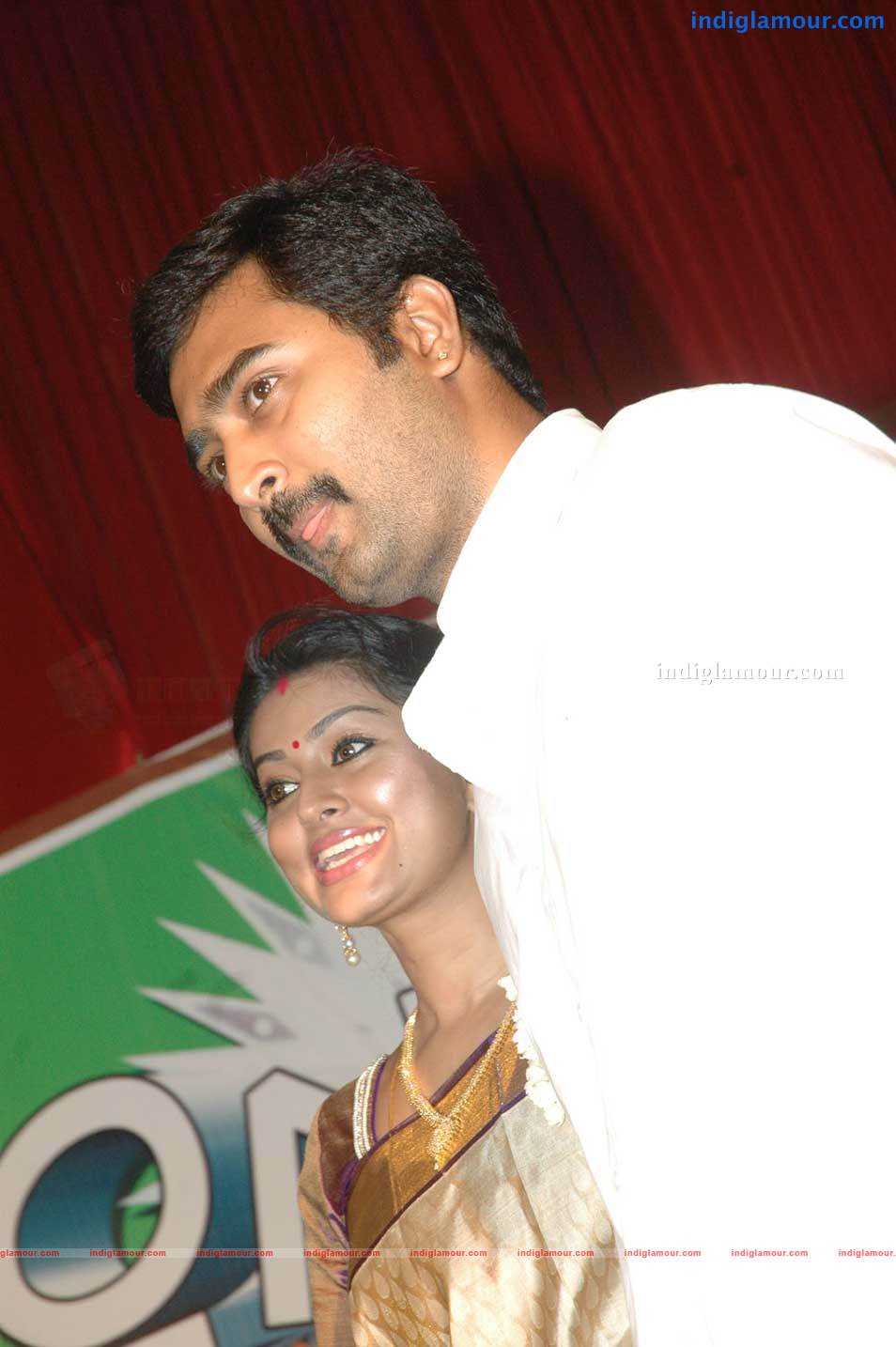 Sneha And Prasanna At Beacon Tour Stills Event hd photo
