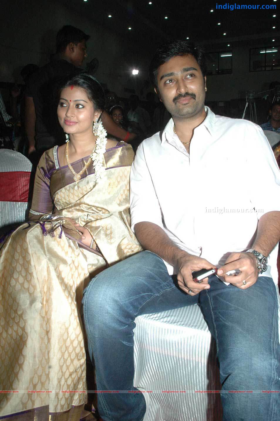Sneha And Prasanna At Beacon Tour Stills Event hd photo