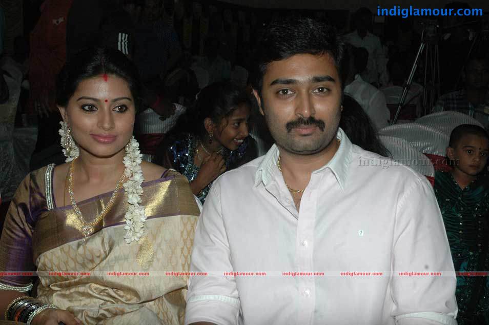 Sneha And Prasanna At Beacon Tour Stills Event hd photo