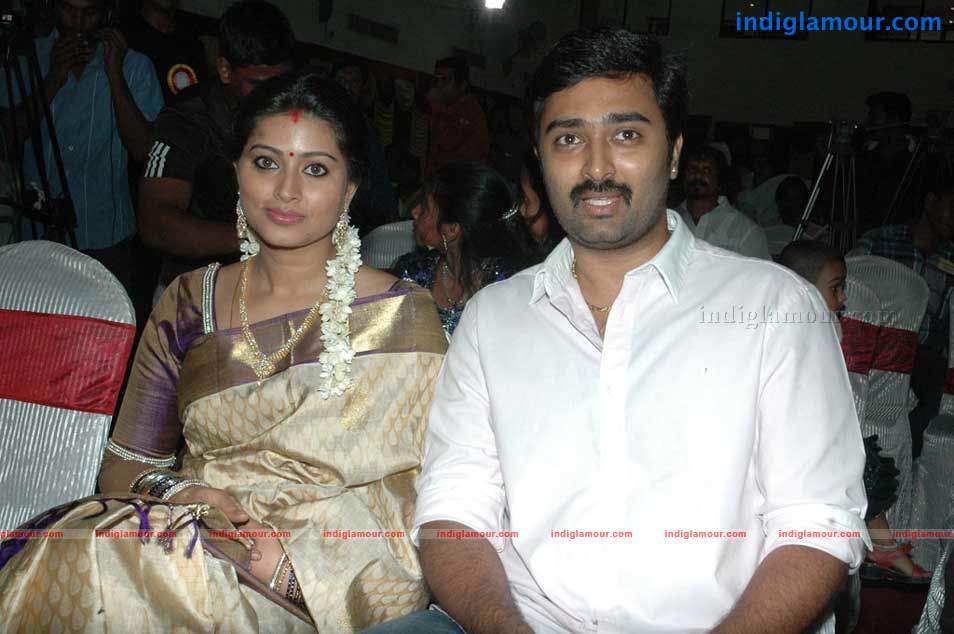 Sneha And Prasanna At Beacon Tour Stills Event hd photo