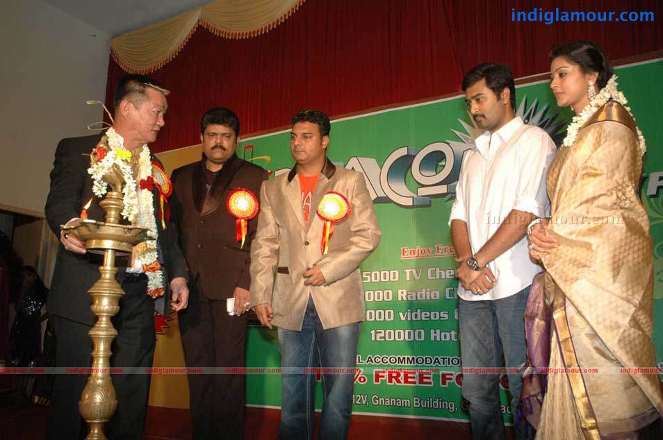 Sneha And Prasanna At Beacon Tour Stills Event hd photo