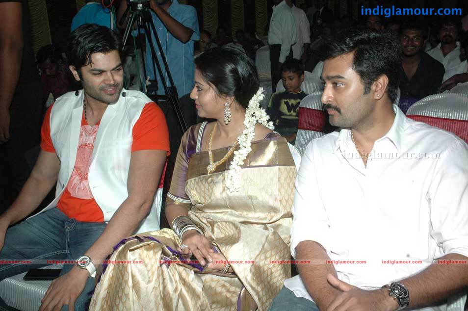 Sneha And Prasanna At Beacon Tour Stills Event hd photo