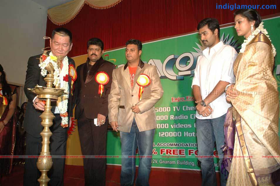 Sneha And Prasanna At Beacon Tour Stills Event hd photo