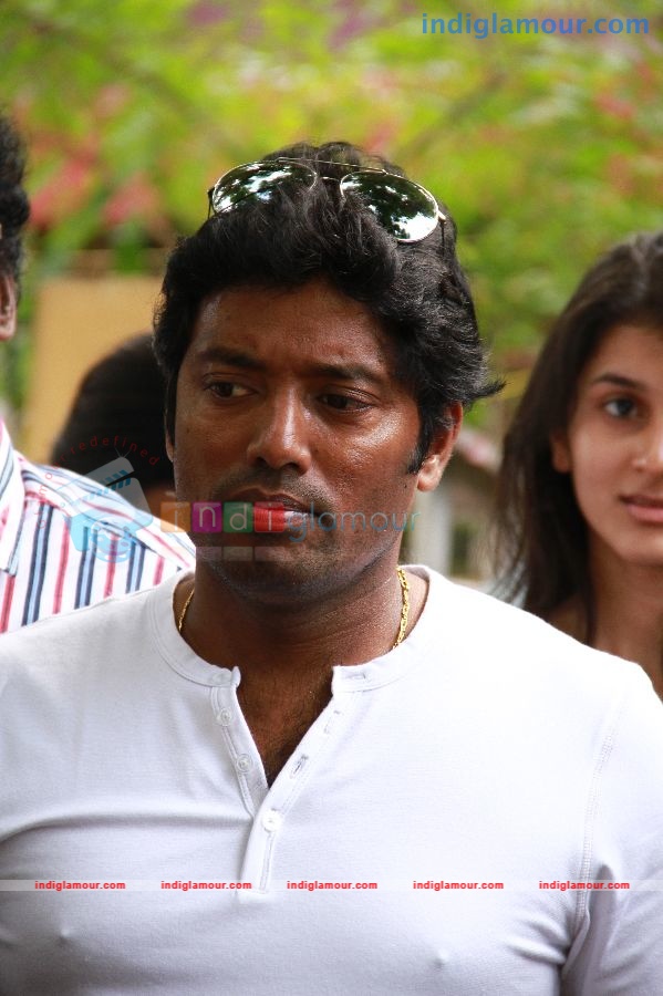 Endrendrum Punnagai Movie Launch Pooja Stills Event hd photo