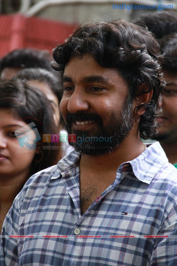 Endrendrum Punnagai Movie Launch Pooja Stills Event hd photo