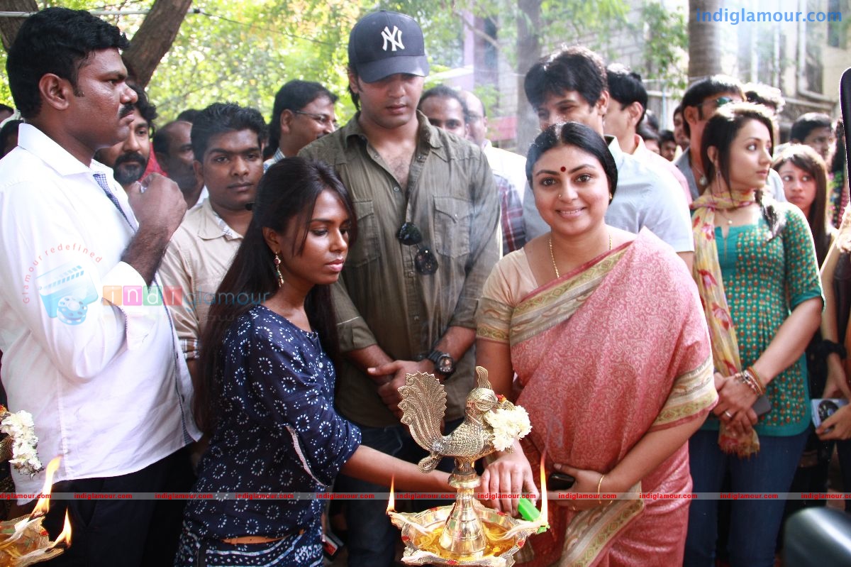 Endrendrum Punnagai Movie Launch Pooja Stills Event hd photo