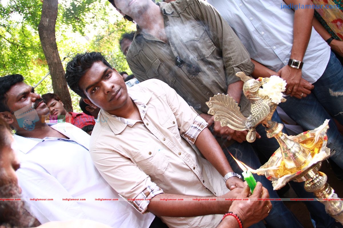 Endrendrum Punnagai Movie Launch Pooja Stills Event hd photo