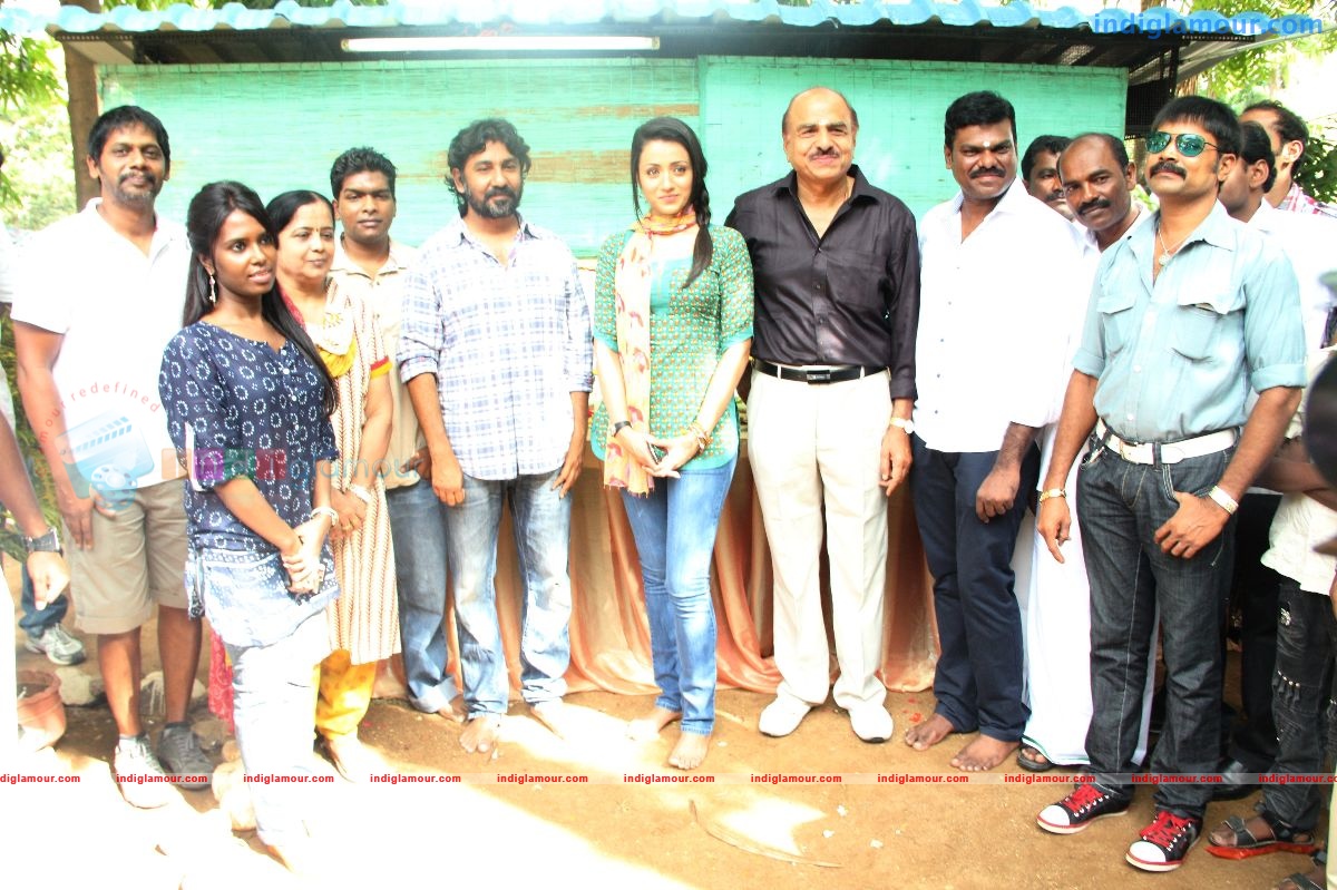Endrendrum Punnagai Movie Launch Pooja Stills Event hd photo