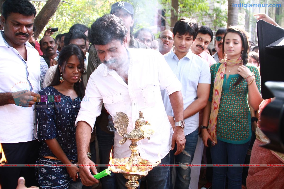 Endrendrum Punnagai Movie Launch Pooja Stills Event hd photo