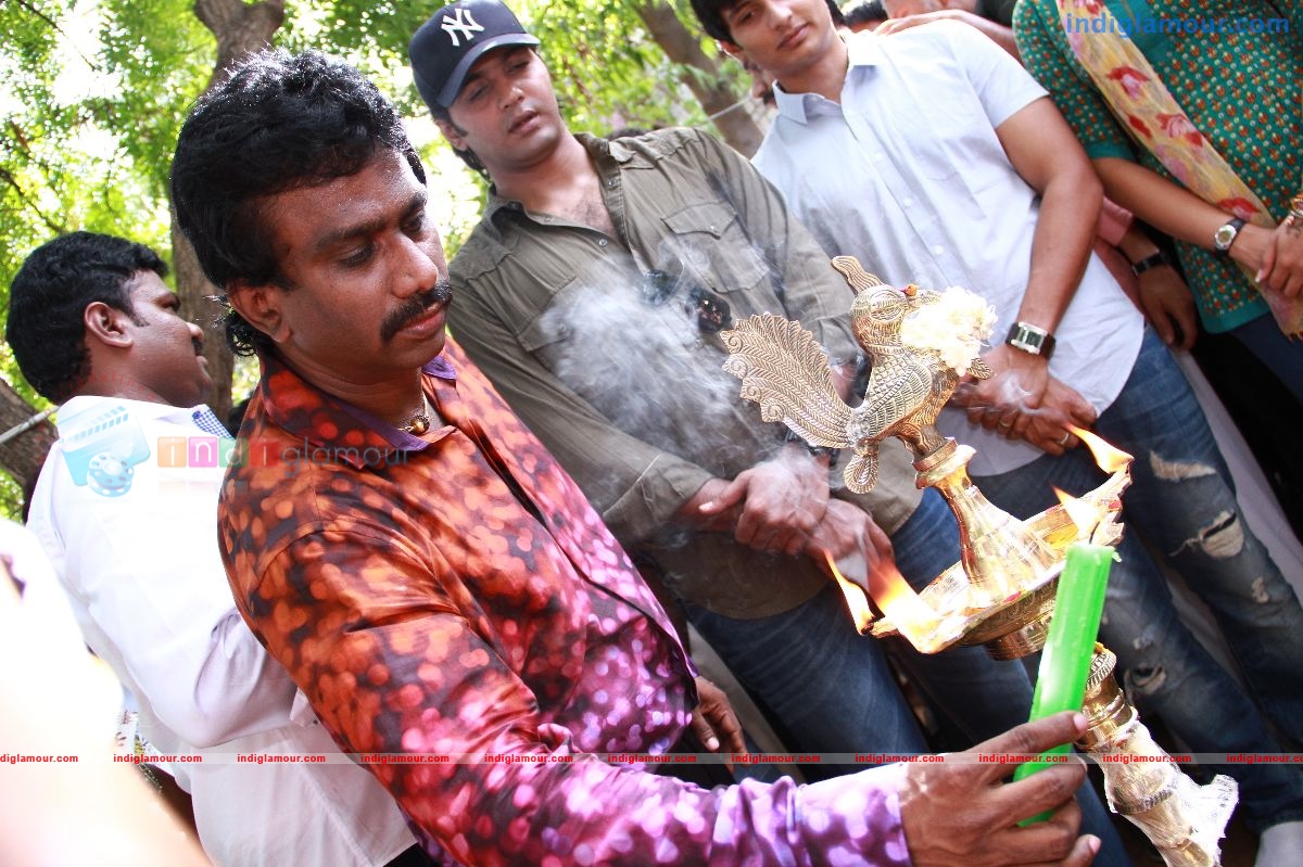 Endrendrum Punnagai Movie Launch Pooja Stills Event hd photo