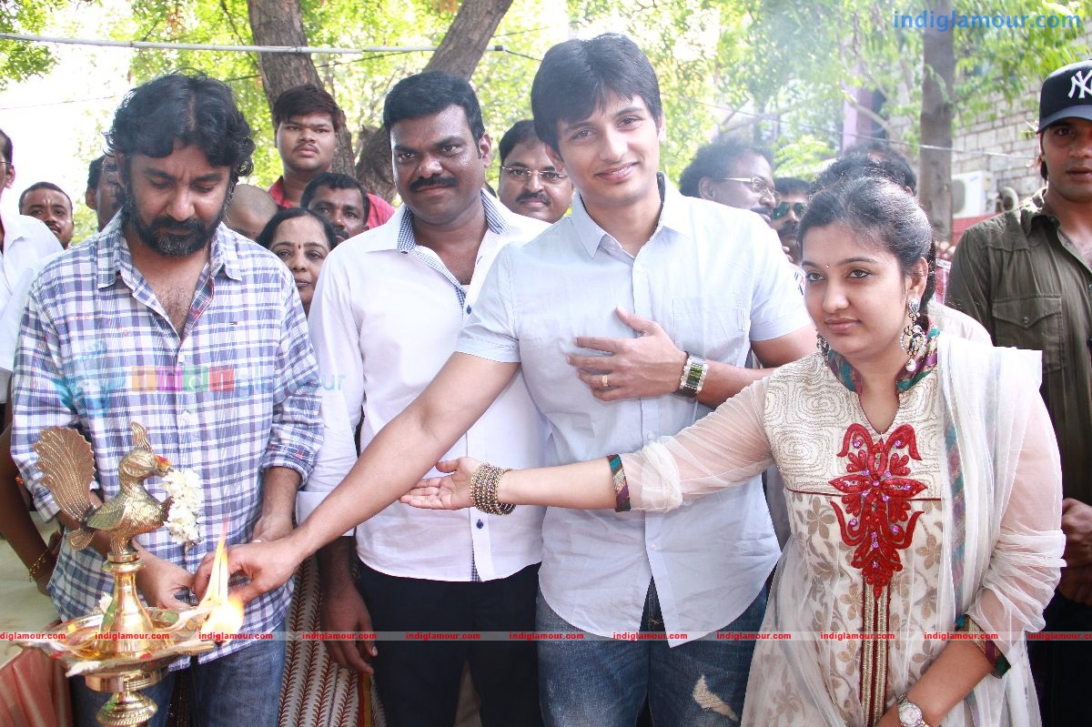 Endrendrum Punnagai Movie Launch Pooja Stills Event hd photo