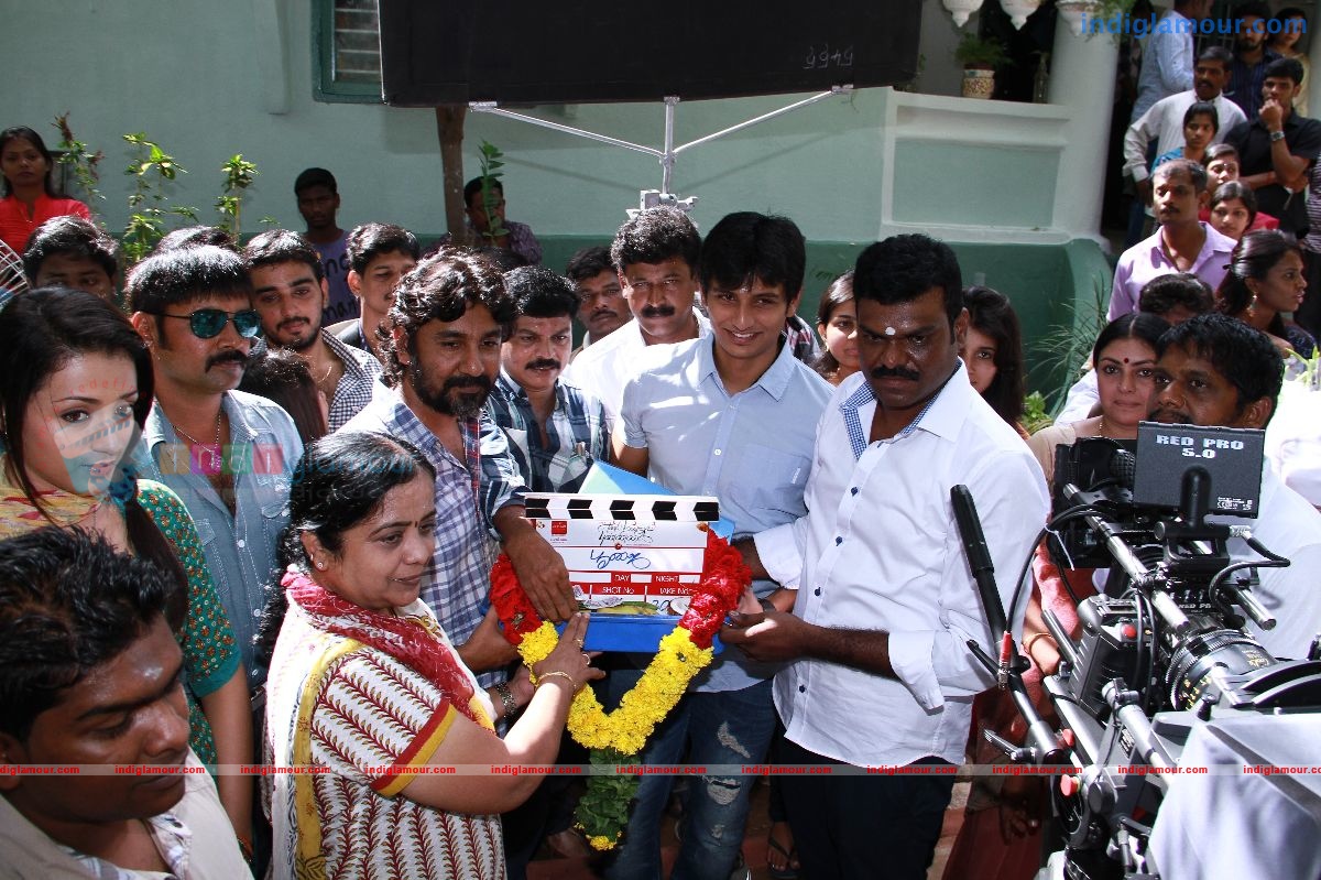 Endrendrum Punnagai Movie Launch Pooja Stills Event hd photo