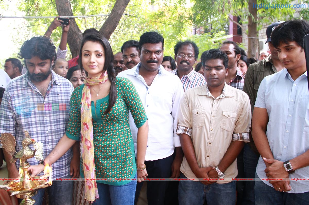 Endrendrum Punnagai Movie Launch Pooja Stills Event hd photo