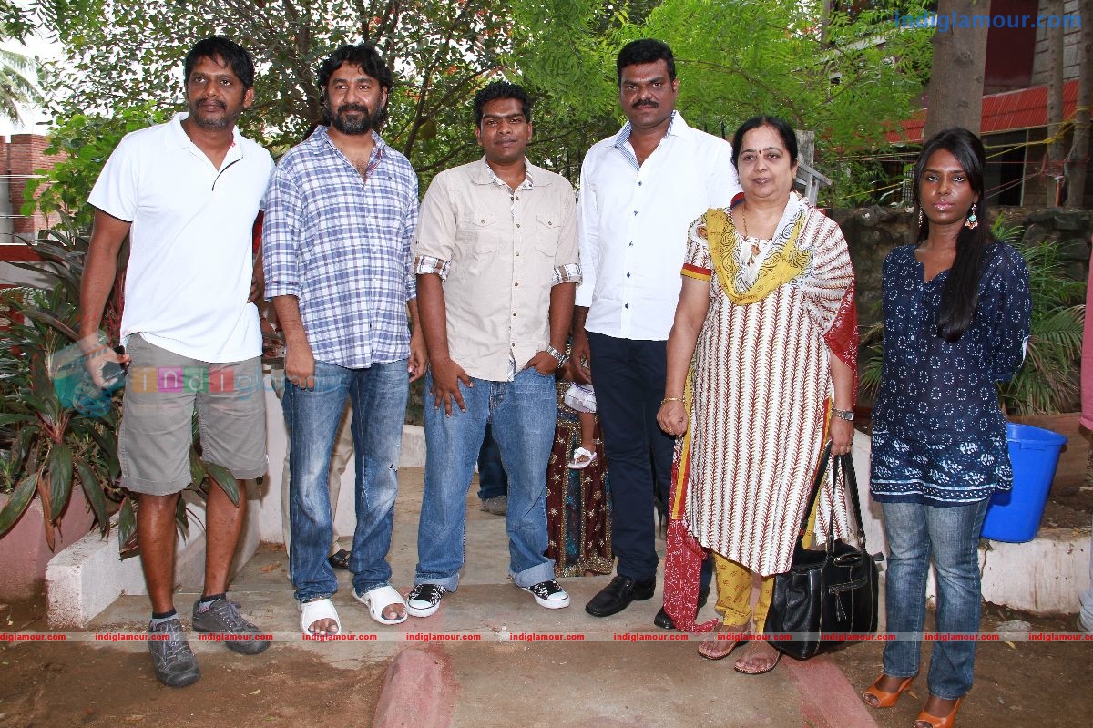 Endrendrum Punnagai Movie Launch Pooja Stills Event hd photo