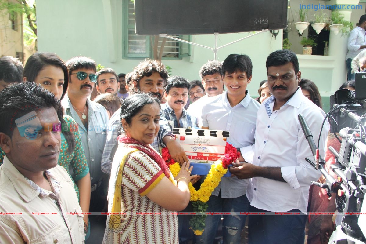 Endrendrum Punnagai Movie Launch Pooja Stills Event hd photo