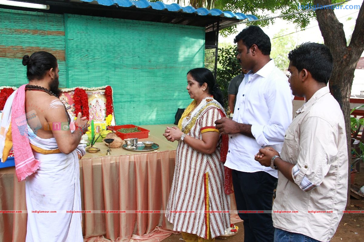 Endrendrum Punnagai Movie Launch Pooja Stills Event hd photo