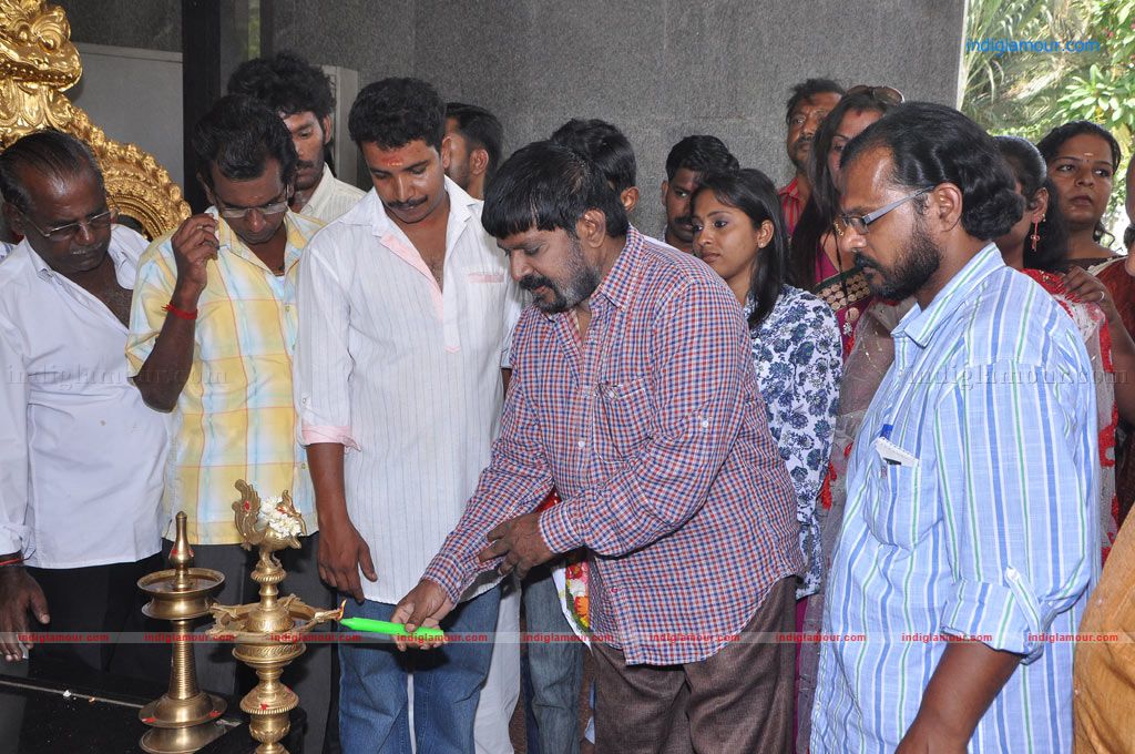 Idhu Oru Kadhal Puthumai Movie Launch Event hd photo