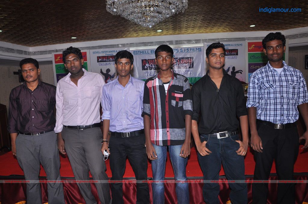 Sattam Oru Iruttarai Movie Press Meet Event hd photo