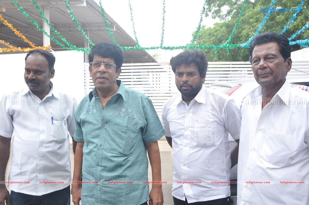 Yaadhum Oore Yaavarum Kelir Movie Launch Event hd photo