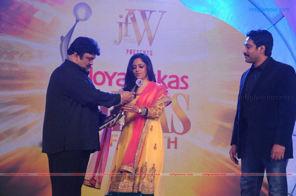 JFW Divas of South Award 2012 Event hd photo