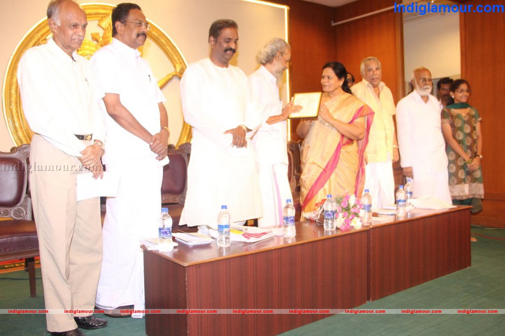 Ilakkiya Sinthanai Award Function Event hd photo