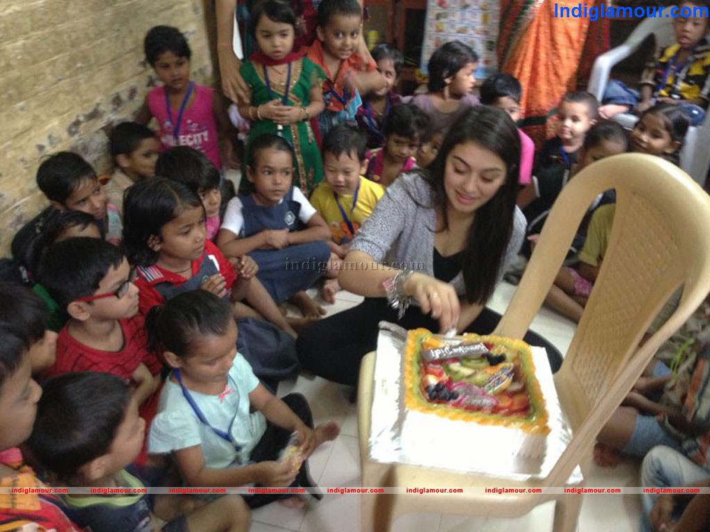 Actress Hansika Thanking The Media on Her Birthday Event hd photo