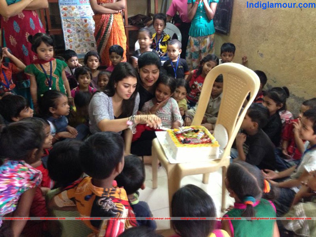 Actress Hansika Thanking The Media on Her Birthday Event hd photo