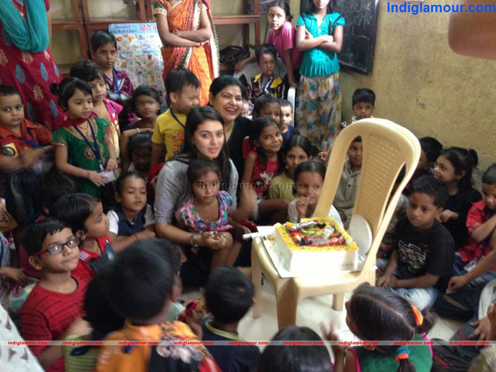 Actress Hansika Thanking The Media on Her Birthday Event hd photo