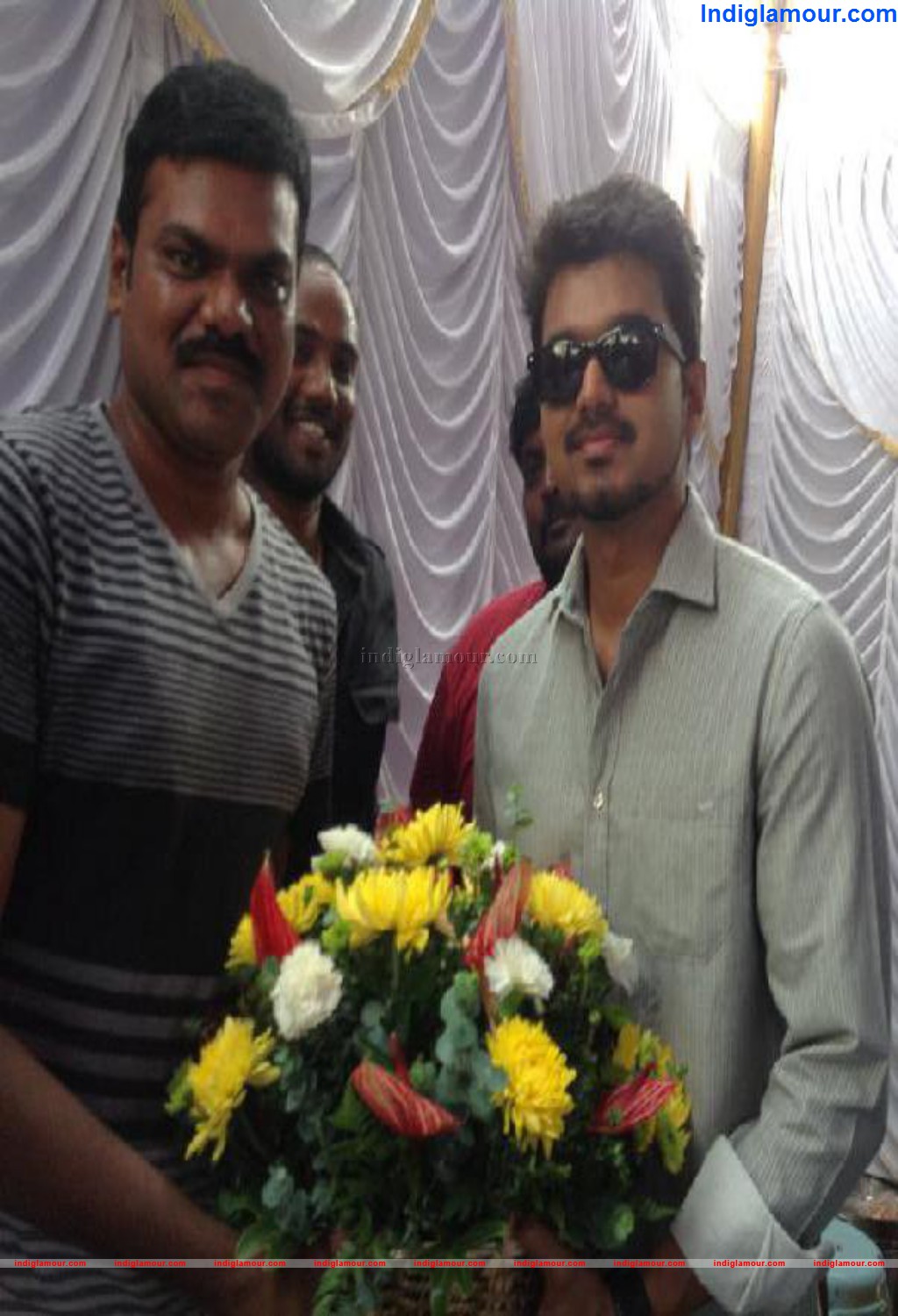 Endrendrum Punnagai Movie Team Wished Vijay Event hd photo