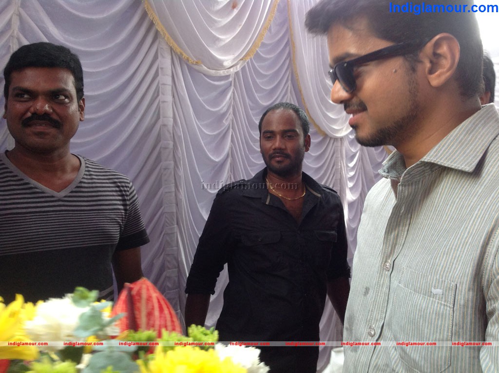 Endrendrum Punnagai Movie Team Wished Vijay Event hd photo