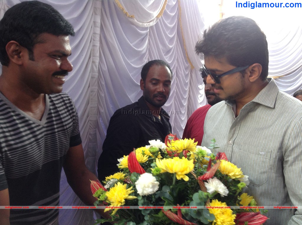 Endrendrum Punnagai Movie Team Wished Vijay Event hd photo