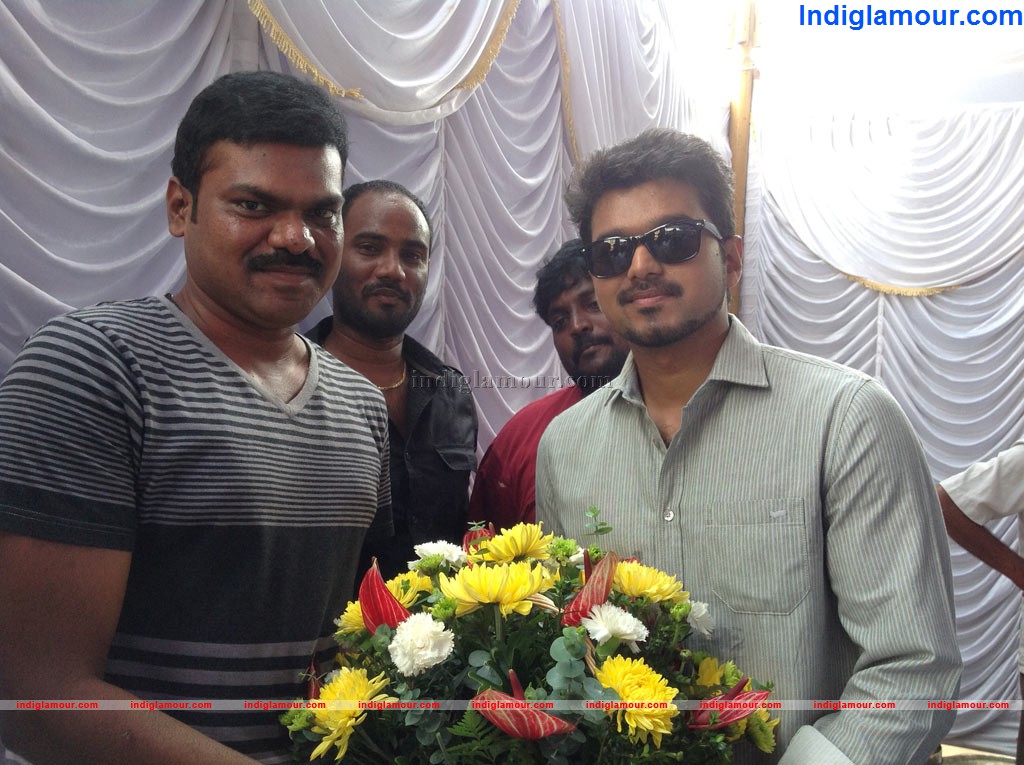 Endrendrum Punnagai Movie Team Wished Vijay Event hd photo