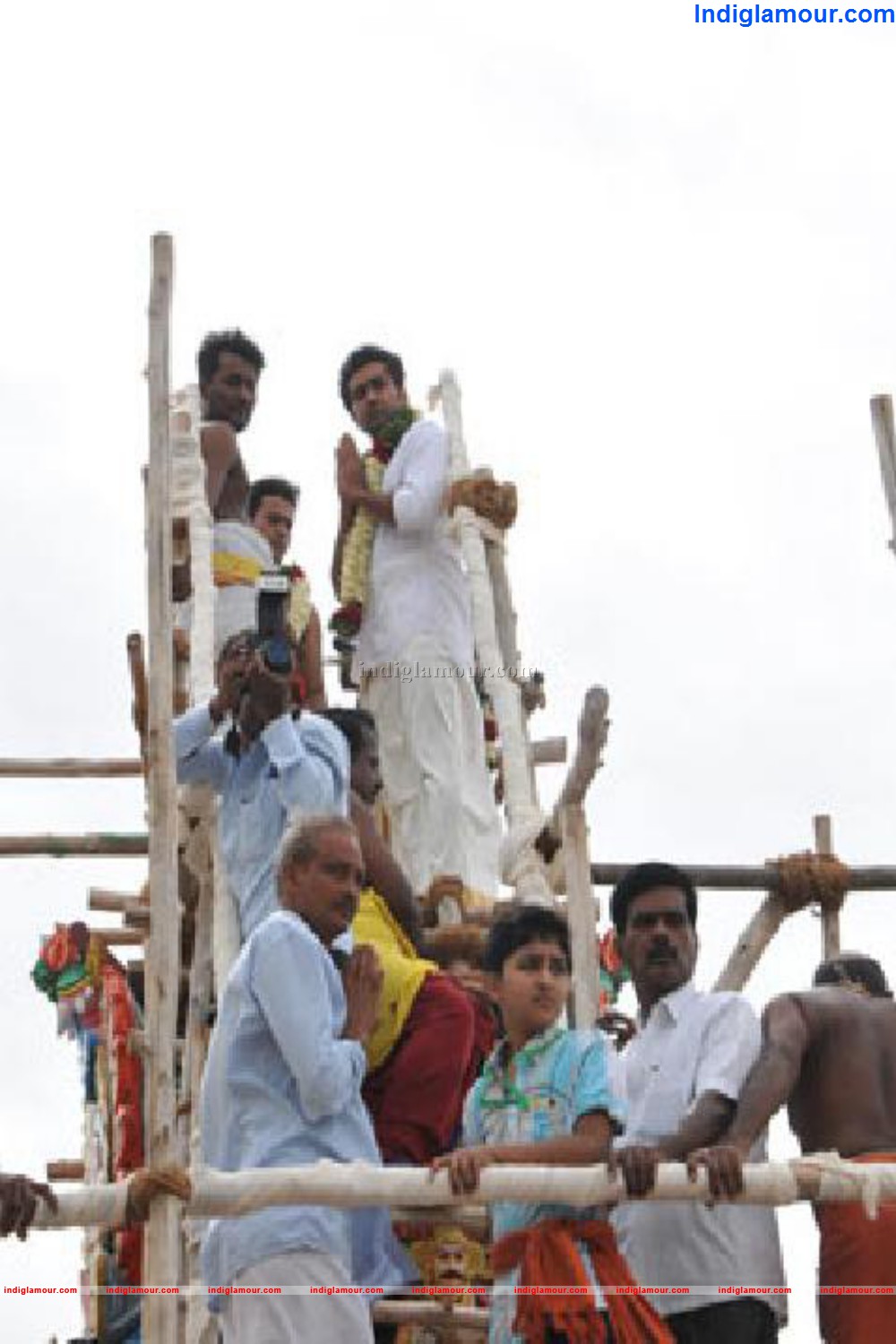 Sivakumar Suriya Karthi with Families at their Village Temple Kumbabishekam Event hd photo
