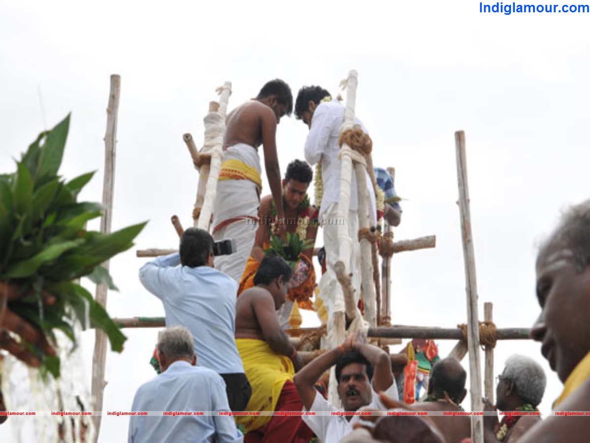 Sivakumar Suriya Karthi with Families at their Village Temple Kumbabishekam Event hd photo