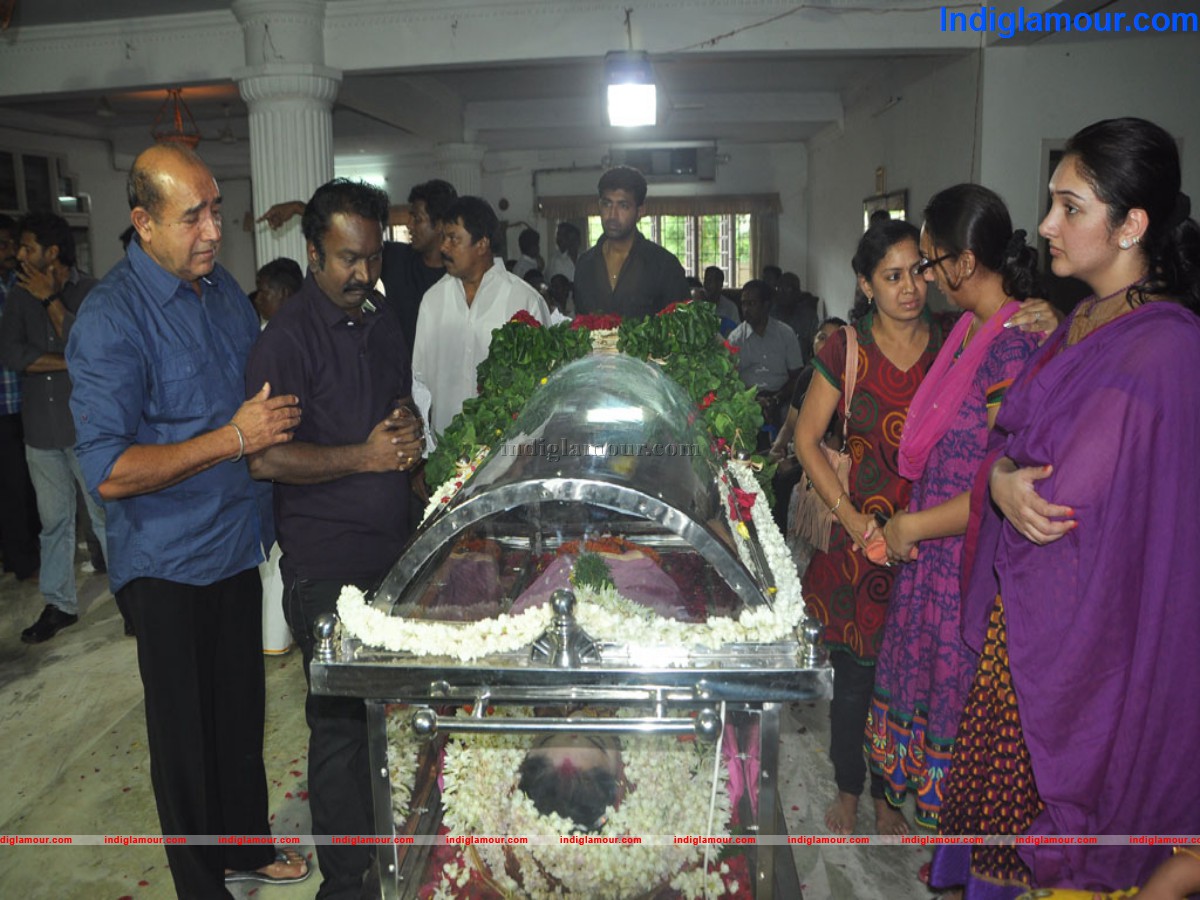 Celebrities Pay Last Respects to Manjula Vijayakumar Event hd photo