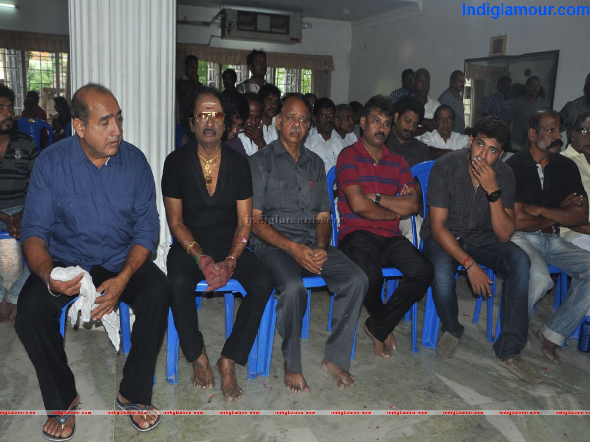 Celebrities Pay Last Respects to Manjula Vijayakumar Event hd photo