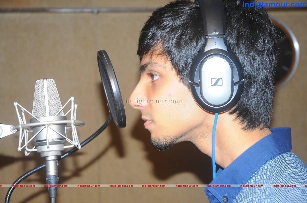 Anirudh Sings for Imman Event hd photo