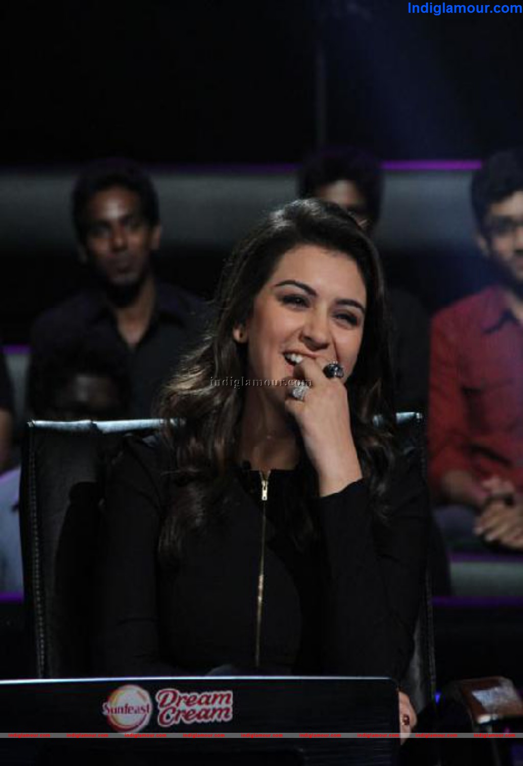 Hansika takes on the hot seat on NVOK Event hd photo