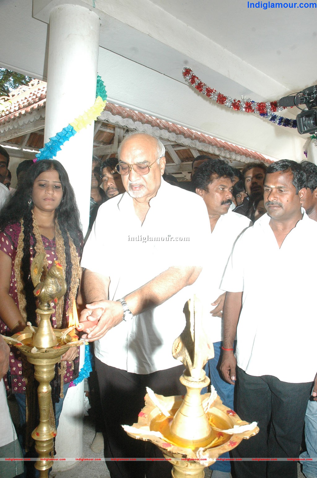 Mandhira Vizhigal Movie Launch Event hd photo