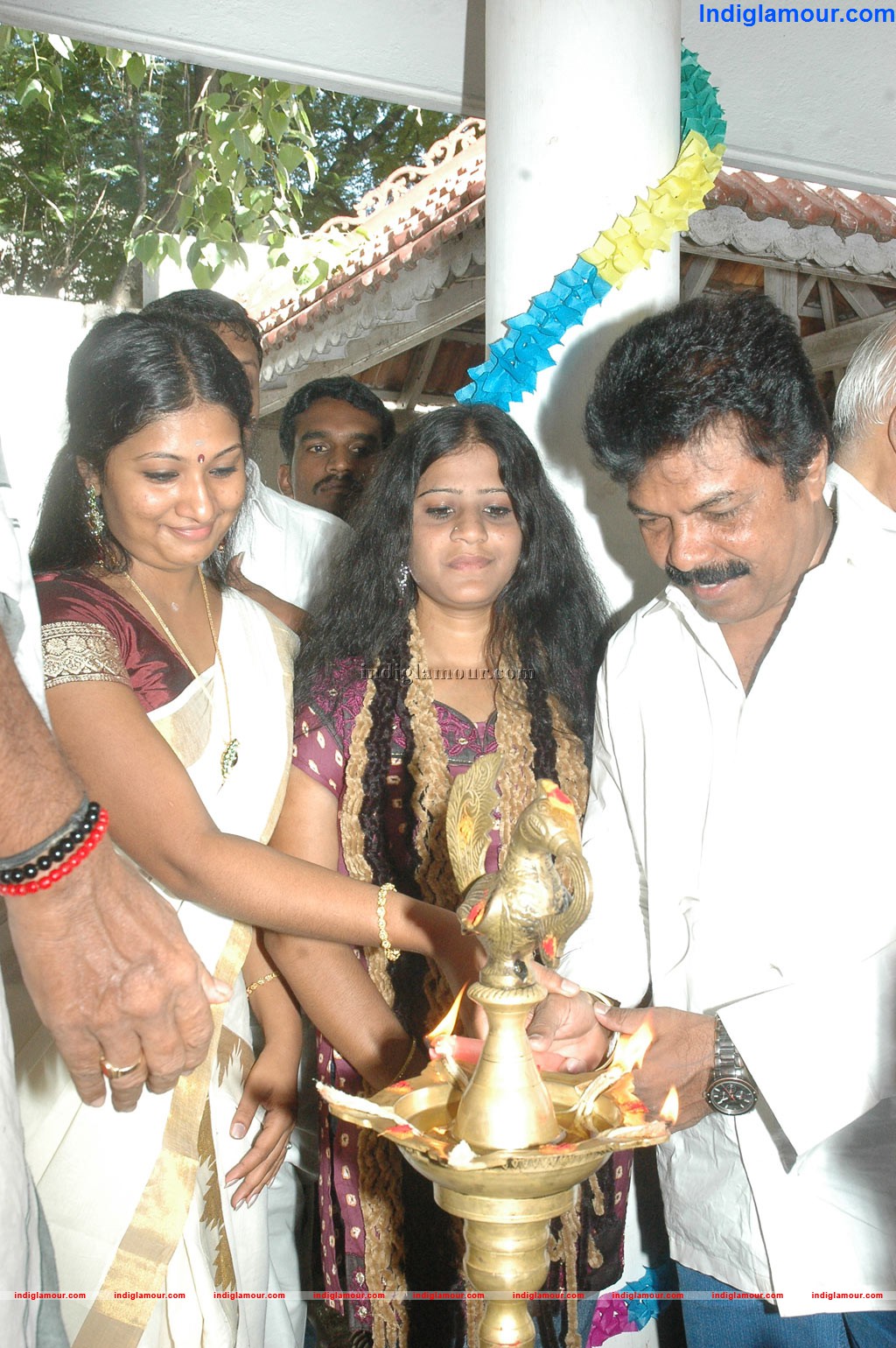 Mandhira Vizhigal Movie Launch Event hd photo
